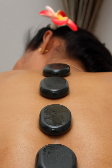 Benefits of hot stone spa massage